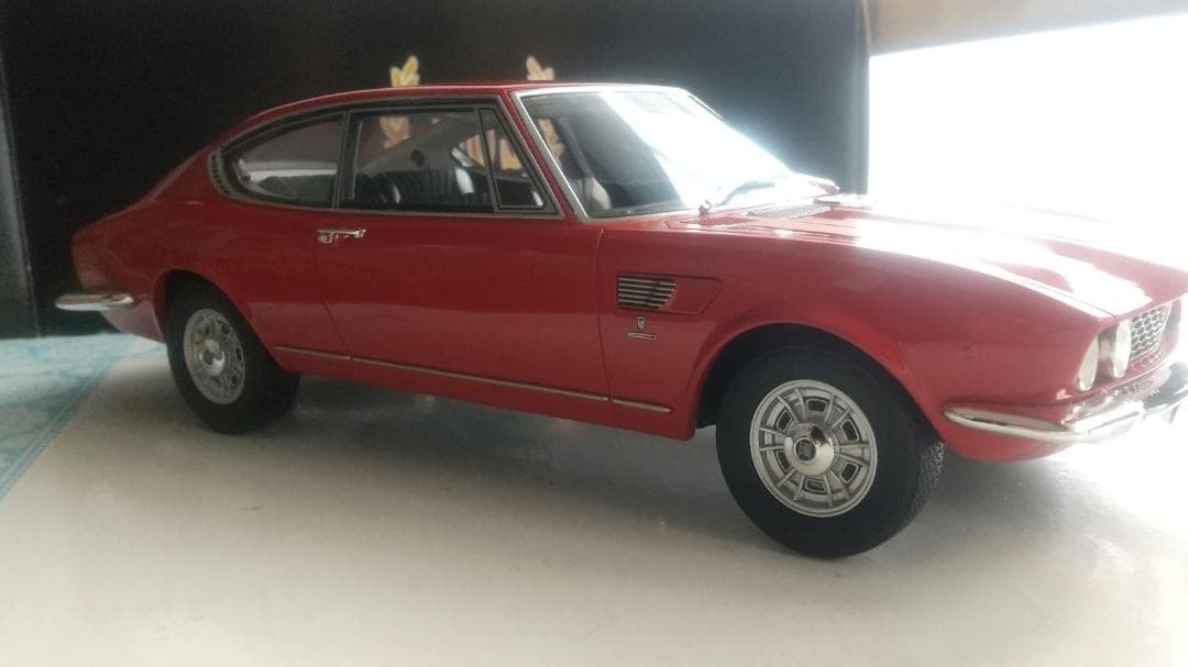 さわさわ　1/18 BoS フィアット ディノ2000クーペ フェラーリ