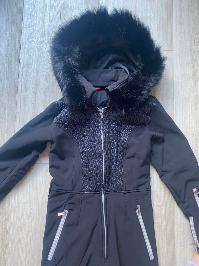 海外製　女性用スキーウェア　レディーススキーウェア　サイズS 一回のみ使用