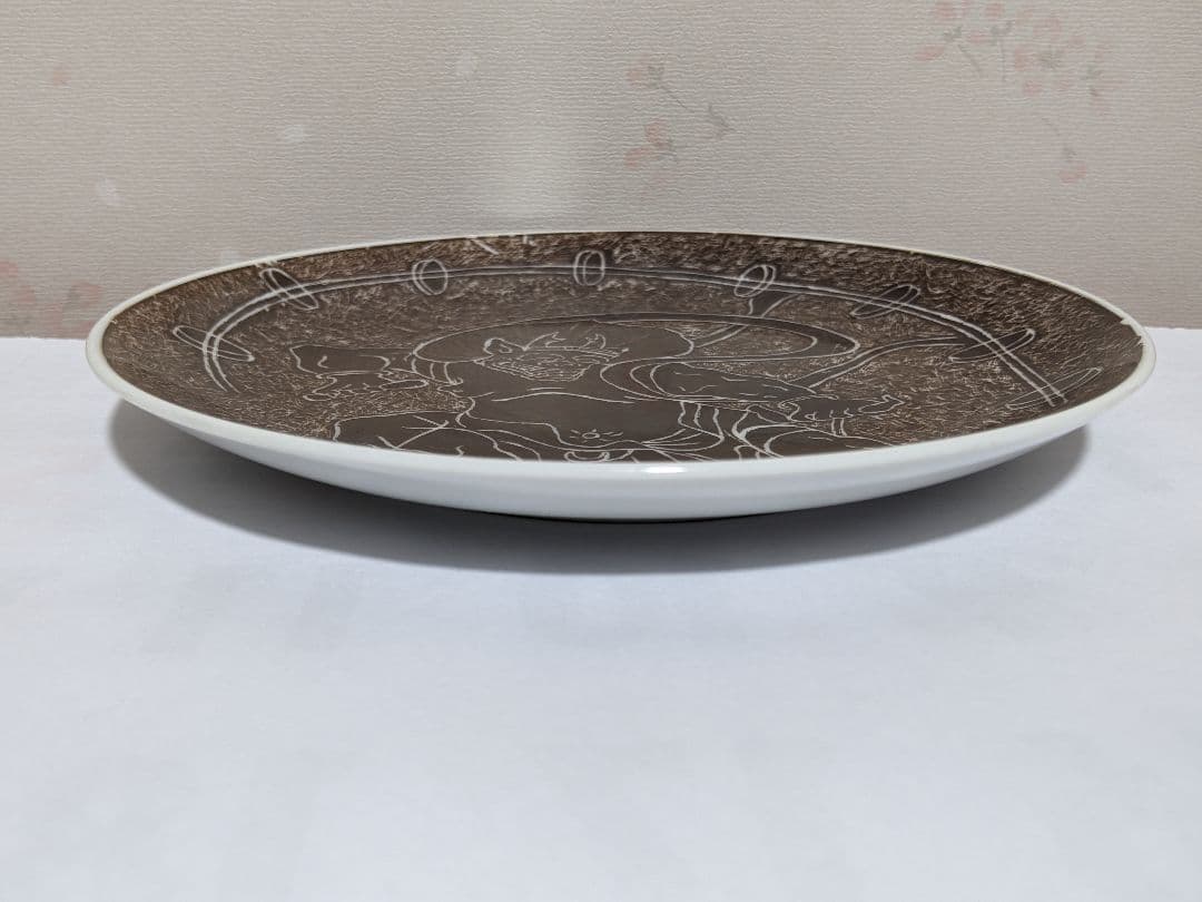 ⭐九谷焼 鉄銹掻落し風神図飾り皿 吸坂手 明治時代 掻き落し骨董品レア物飾り