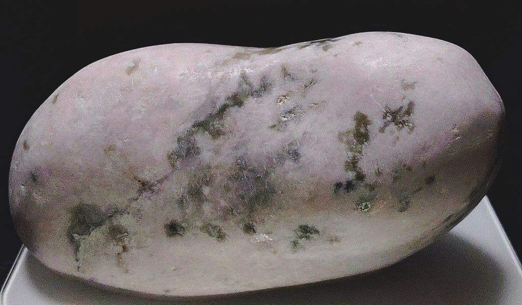 ★翡翠原石★糸魚川ピンク翡翠【須沢海岸・磨き・底カット801ｇ】