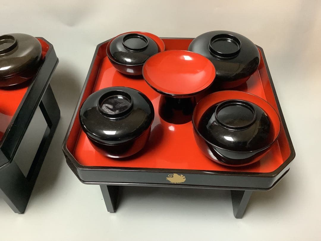 古い　祝膳　朱塗　お供え膳一式　2膳　木製収納箱付き