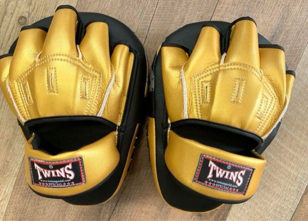 TWINS ペアパンチミット　金　ゴールド 　黒