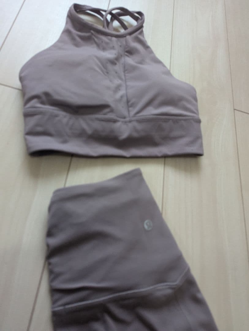 ルルレモン　レギンストップセット　4