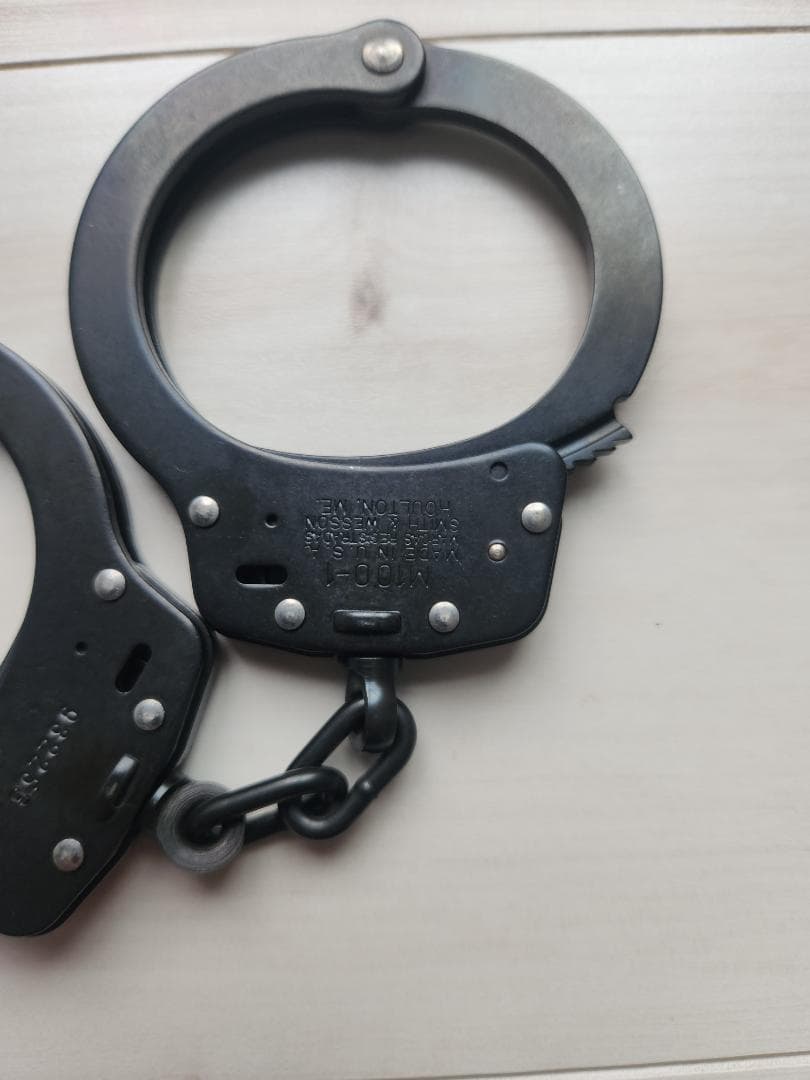 S&W スミス&ウェッソン ハンドカフ 手錠 M100-1 鍵付き 黒