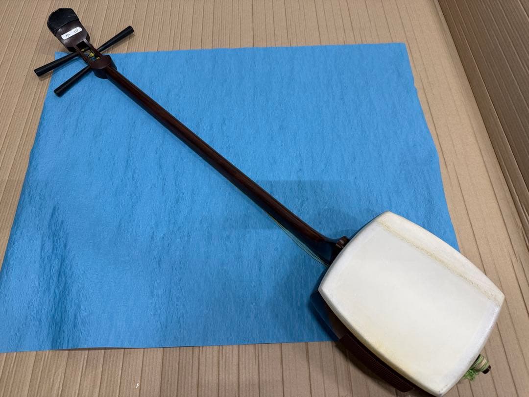 ケース付き　三味線本体 白 オレンジ装飾