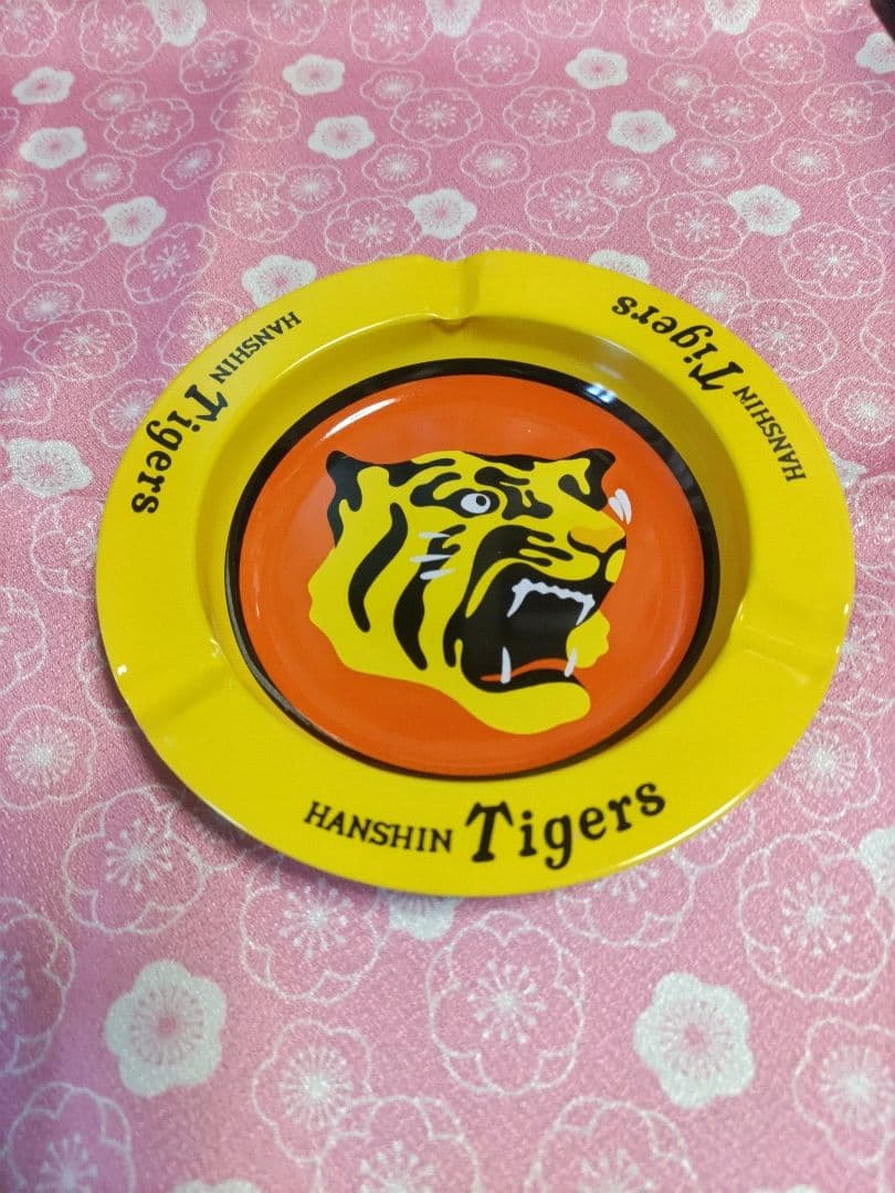 阪神タイガースミニ四駆、灰皿、アルミコースター、オマケで2003優勝記念メダル