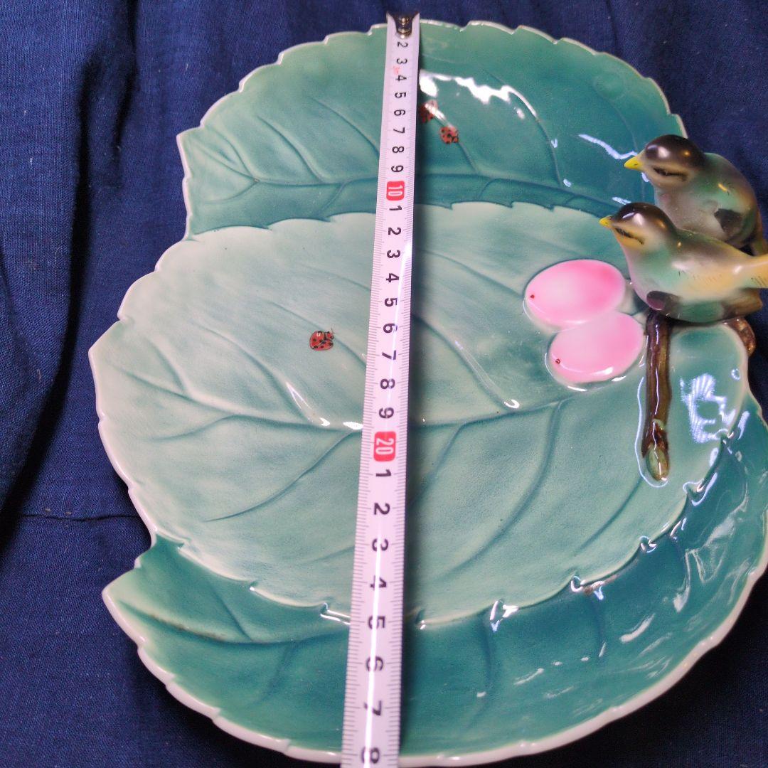 とても古い深川製の陶磁器、2羽の小鳥とてんとう虫