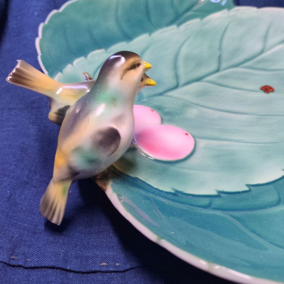 とても古い深川製の陶磁器、2羽の小鳥とてんとう虫