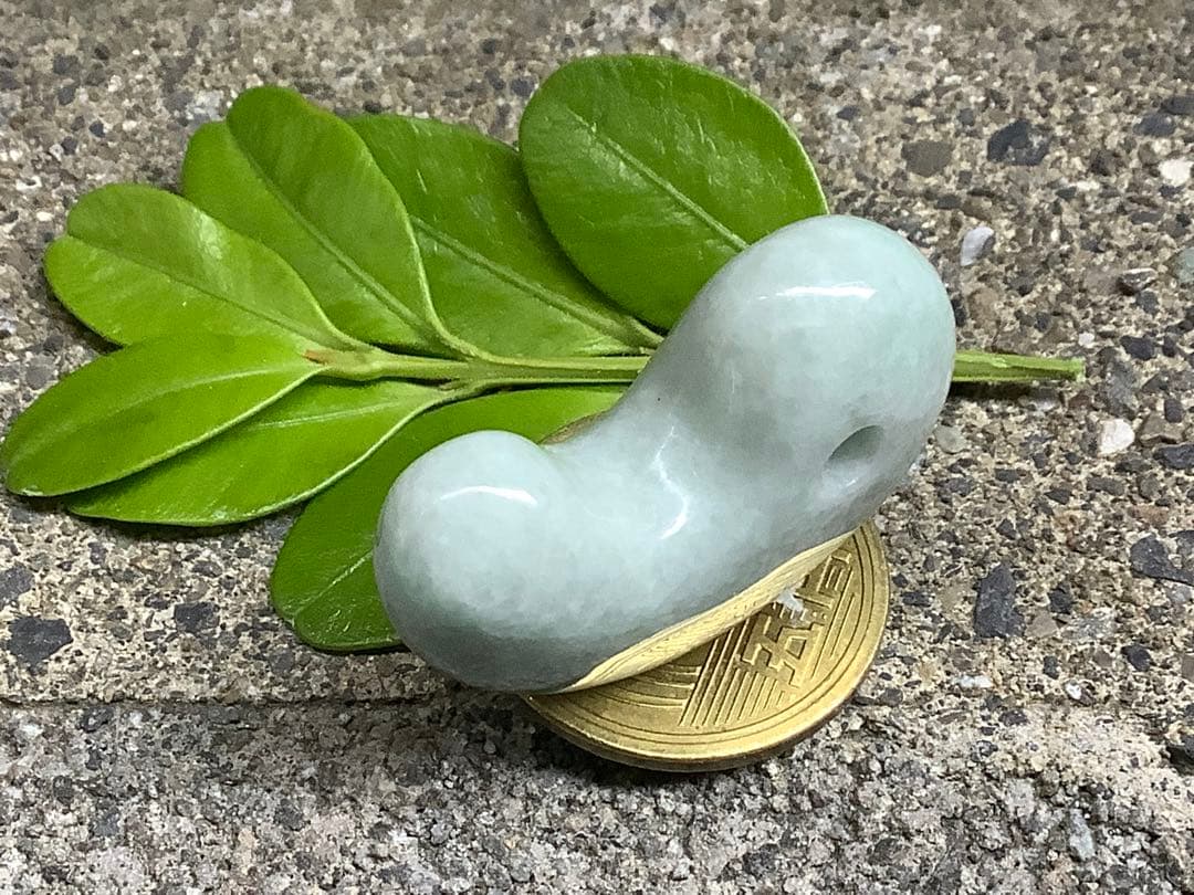 ⭕️ ⭕️神宿る本物の勾玉‼️　吉祥開運　糸魚川翡翠*ジェダイト　外部鑑定鑑別書付‼️