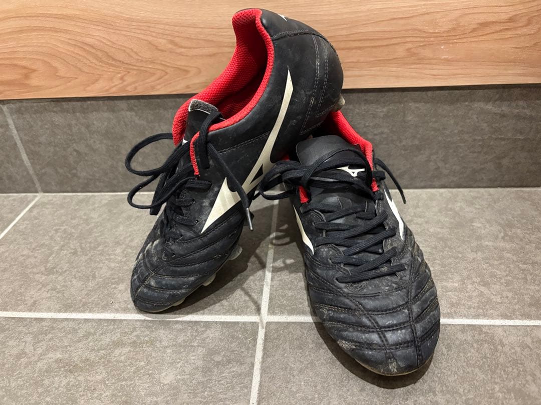 【26cm：中古品】Mizuno サッカーシューズ ブラック/レッド