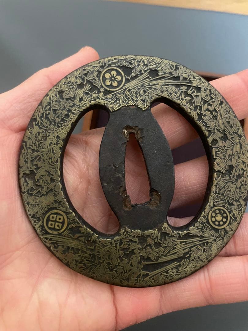 24時間以内発送★まとめ買い割引あり★鍔　刀の鍔 鉄製 刀装具 時代物