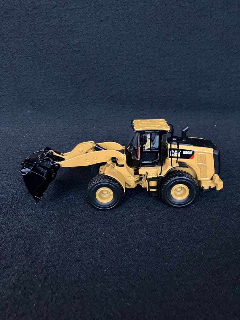 CAT 950M Wheel Loader 1:50 スケール