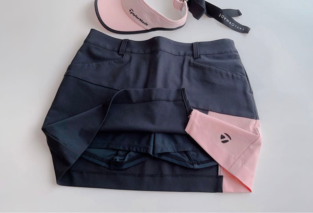 テーラーメイドゴルフ　上下②点セット　ハイネックセーター　スリットスカート