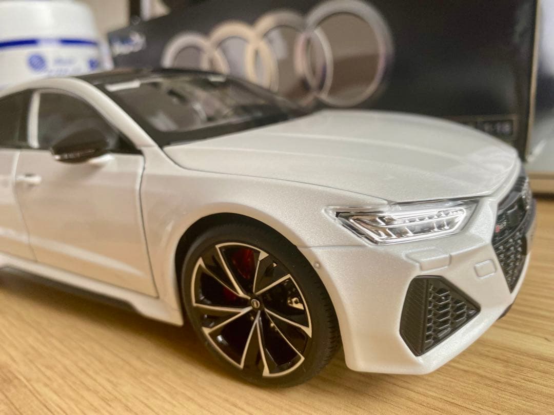 1/18 Audi 合金製ミニカー LED点灯 サウンド 鍵付