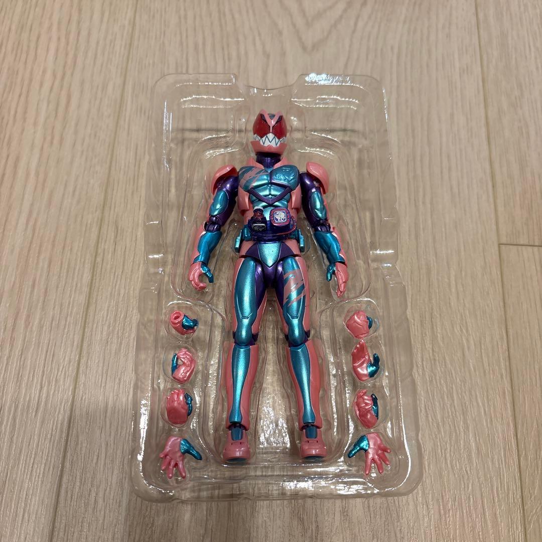 S.H.Figuarts 仮面ライダーリバイス6体セット｜リバイス3兄弟 ギーツ