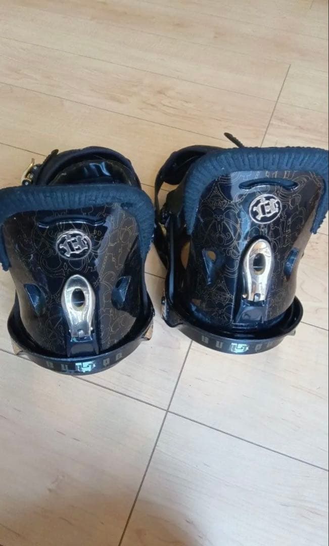 スノーボード ビンディング 黒 バックル式