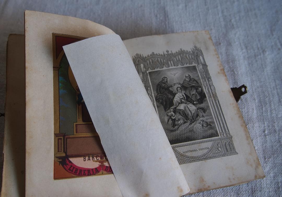 ミサ典礼書 白蝶貝象嵌と金彩装飾の古い本 留め金付きのカトリック祈祷書/K370