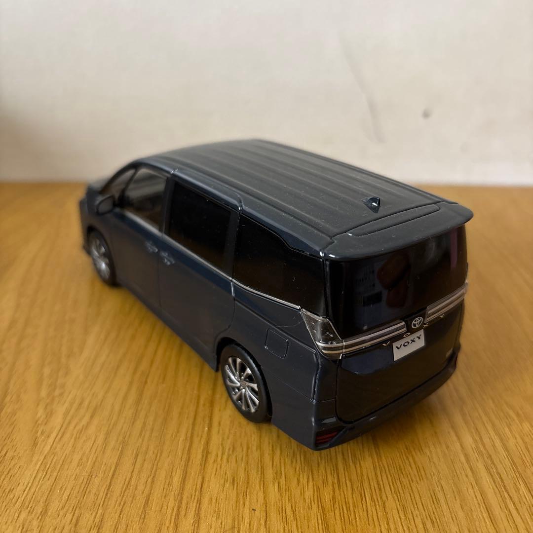 トヨタヴォクシーカラーサンプルミニカー