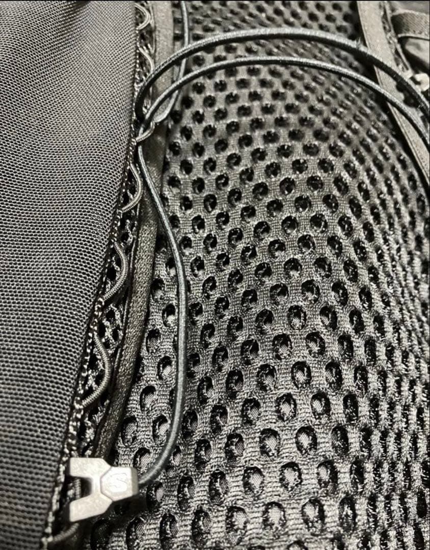 【新品　試着のみ】SALOMON ACTIVE SKIN 8 ブラック Sサイズ