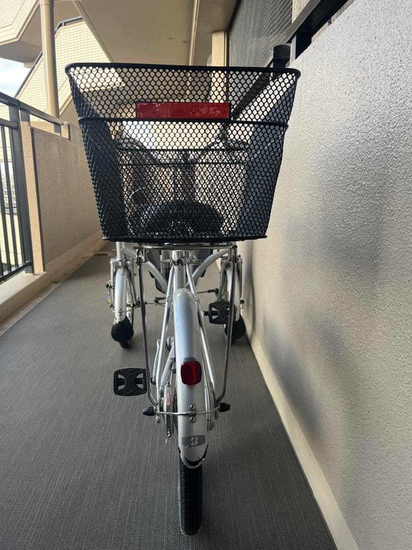 ◆ブリヂストン　前二輪三輪車　ミンナ　高齢者用　カゴ付き　カバー付