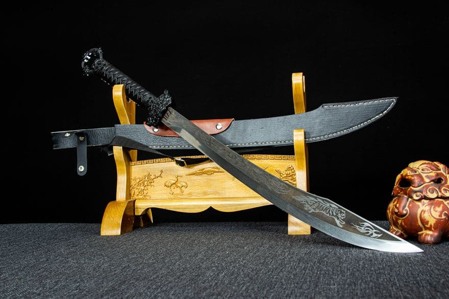 古兵器   武具　刀装具　日本刀　模造刀   居合刀 影虎牛尾刀