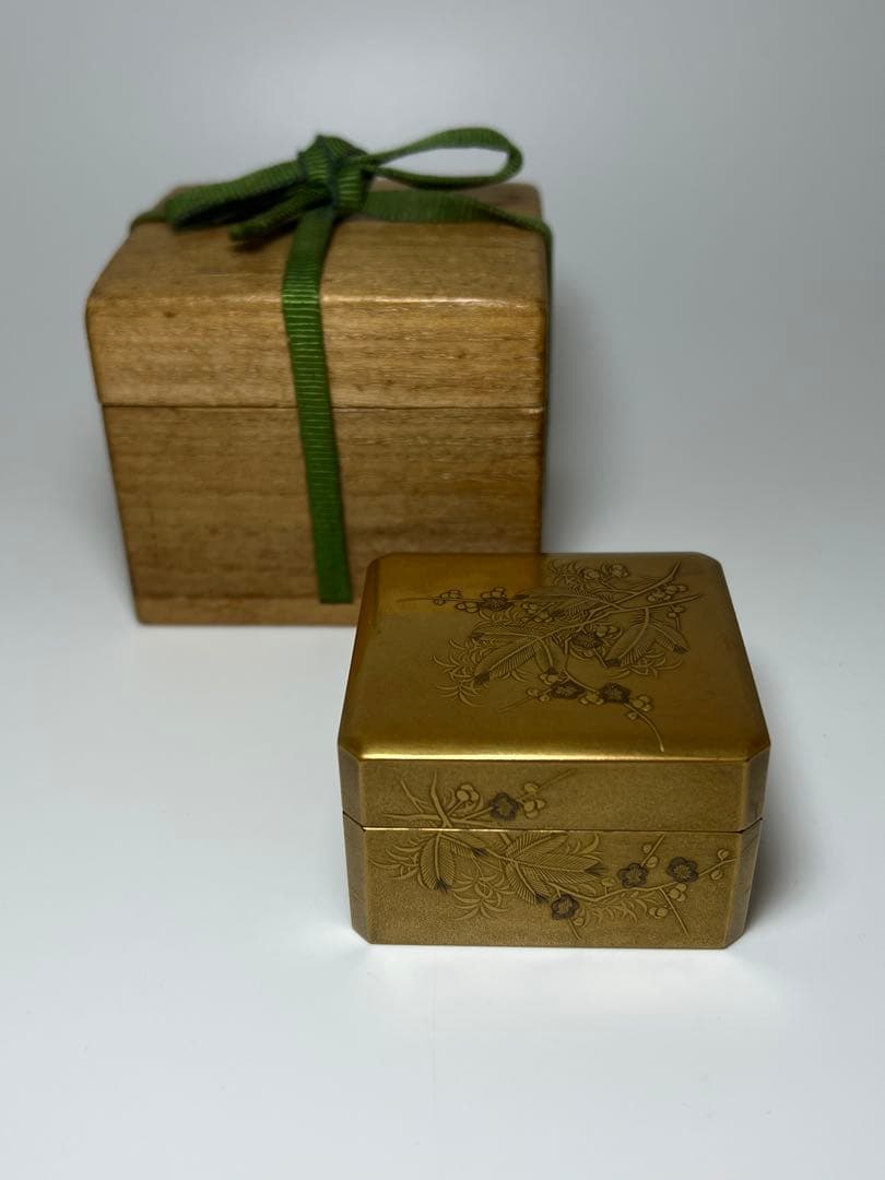 香道具 時代蒔絵 金蒔絵花草風景図香合 金地内金梨地 箱付 明治時代蒔絵　古美術