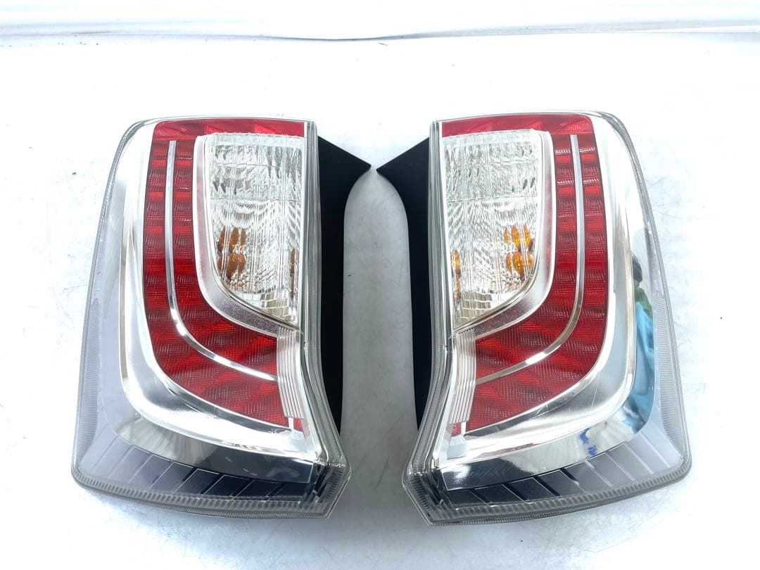 プリウス ZVW30/後期テールライト左右セット純正 STANLEY47-55