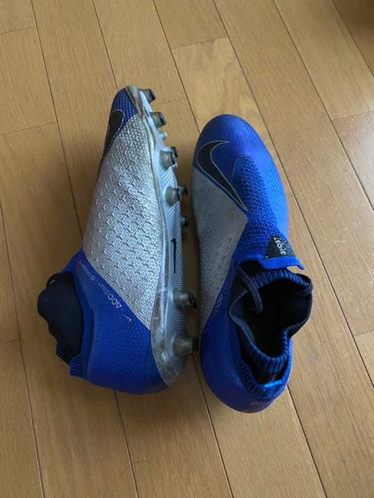 サッカースパイク　NIKE ファントム　AG 27.5センチ