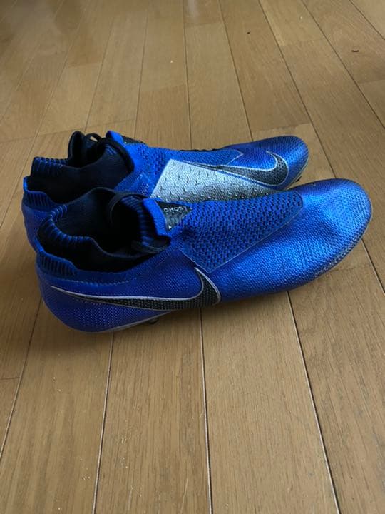 サッカースパイク　NIKE ファントム　AG 27.5センチ