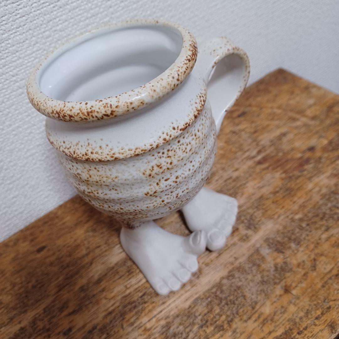 足の生えたカップ