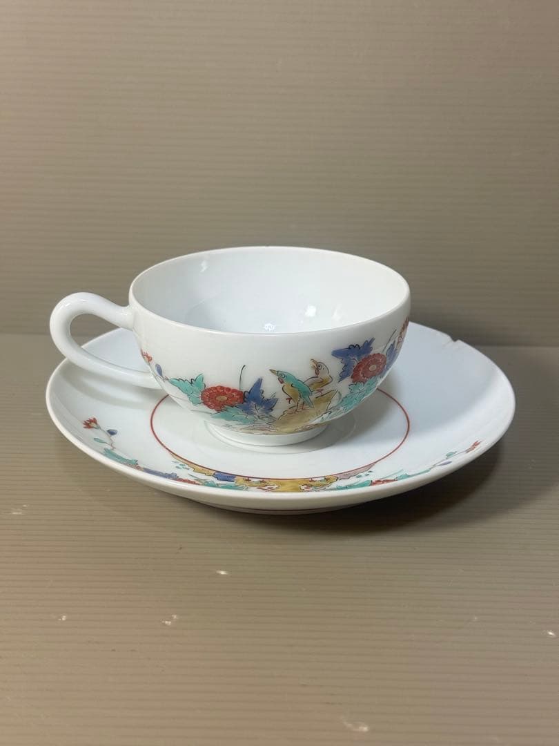 2436 人間国宝　十四代酒井田柿右衛門作　花鳥文紅茶碗