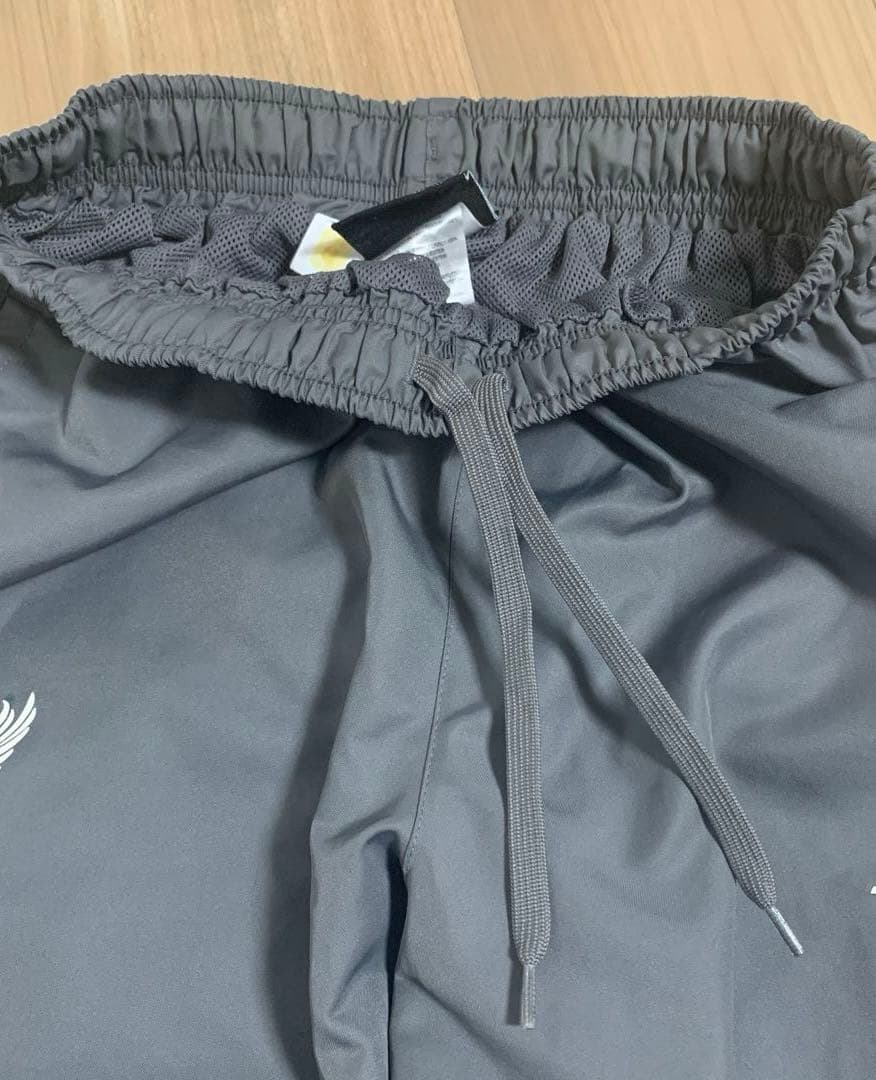 リヴァプール　ニューバランス　プレゼンテーションスーツ　上下セット　ジャケット