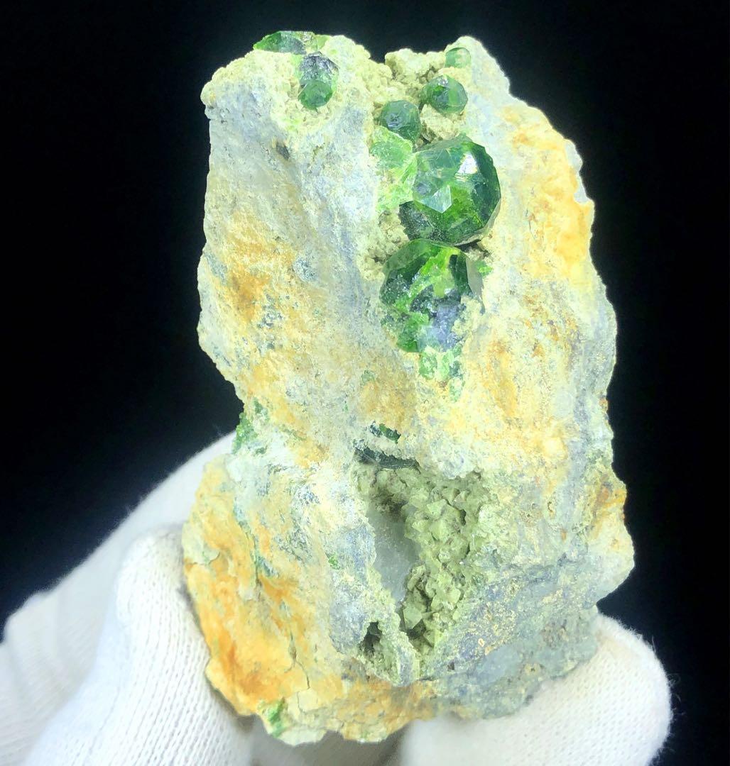 デマントイドグリーンガーネット。