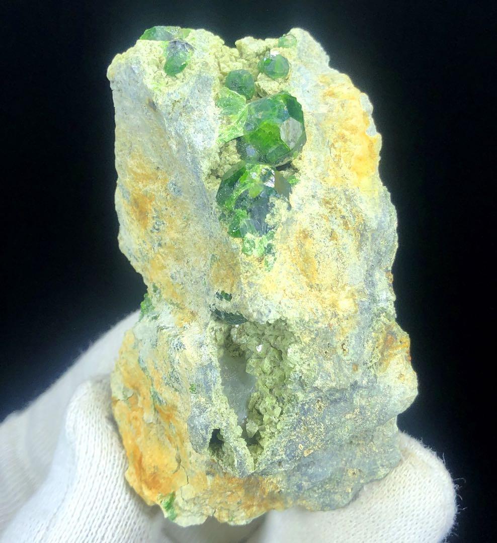 デマントイドグリーンガーネット。