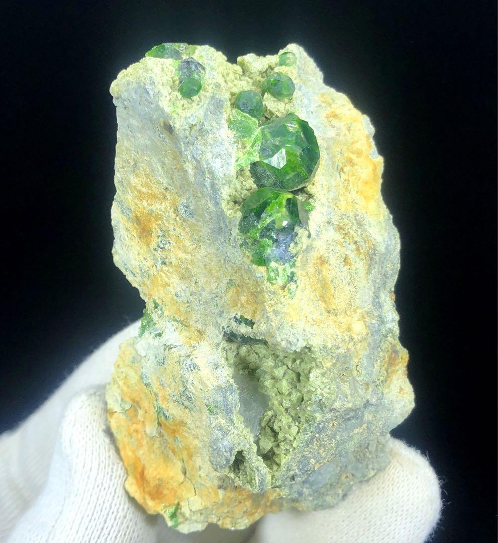 デマントイドグリーンガーネット。