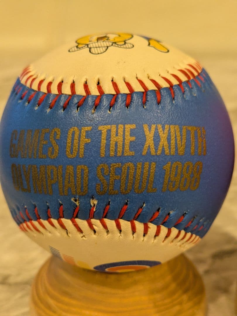 希少レア1988年ソウルオリンピック 記念ボール 台座付 ２個セット