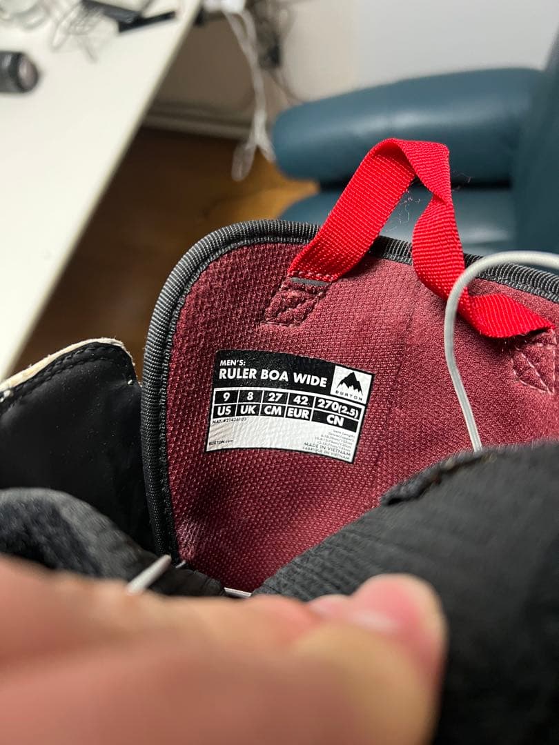 Burtonスノーボードブーツ 男性用