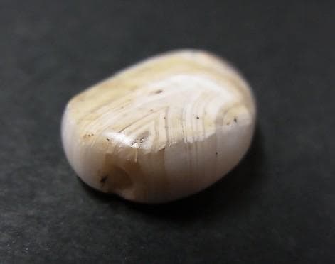 ★K0401★ 古代石 (214) 出土　リアルなスレマニ　 縞瑪瑙 ビーズ