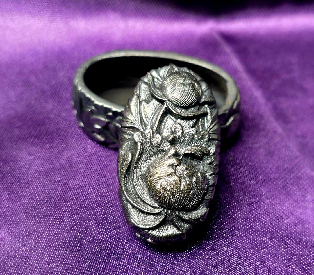 牡丹 高彫　縁頭鐺三点一作　刀装具