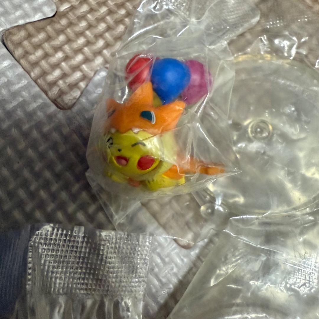 ポンチョを着たピカチュウ リザードンY フィギュア　セット