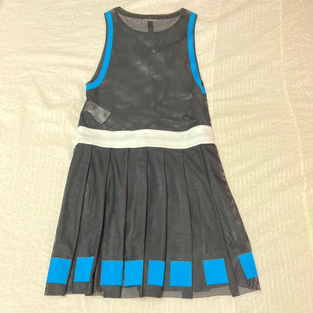 アディダス　テニスワンピース　海外サイズXS