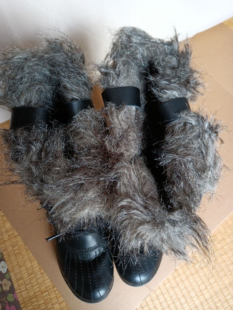 SOREL 防水ファー付きウィンターブーツ（実際のサイズ小さめです）