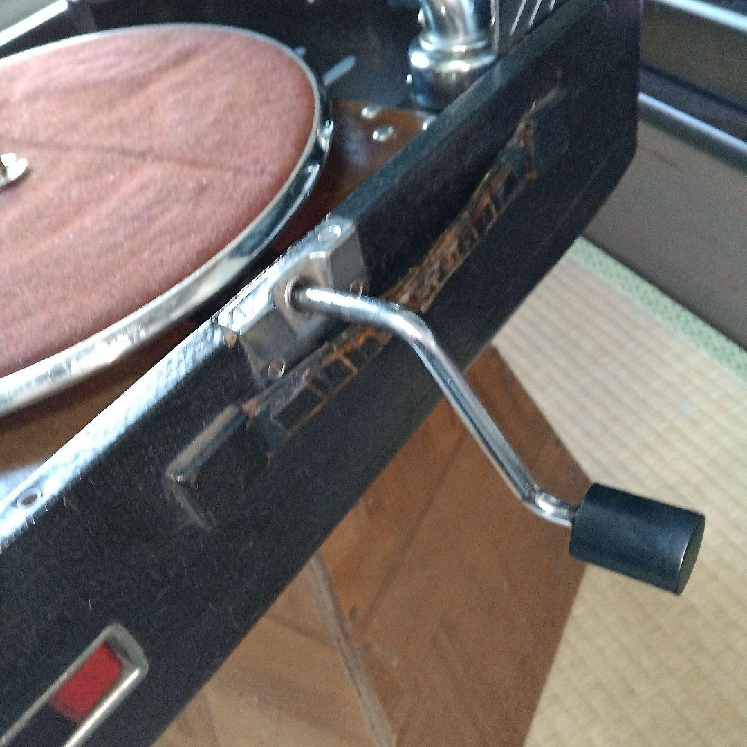 レトロなコロンビアの卓上蓄音機です。