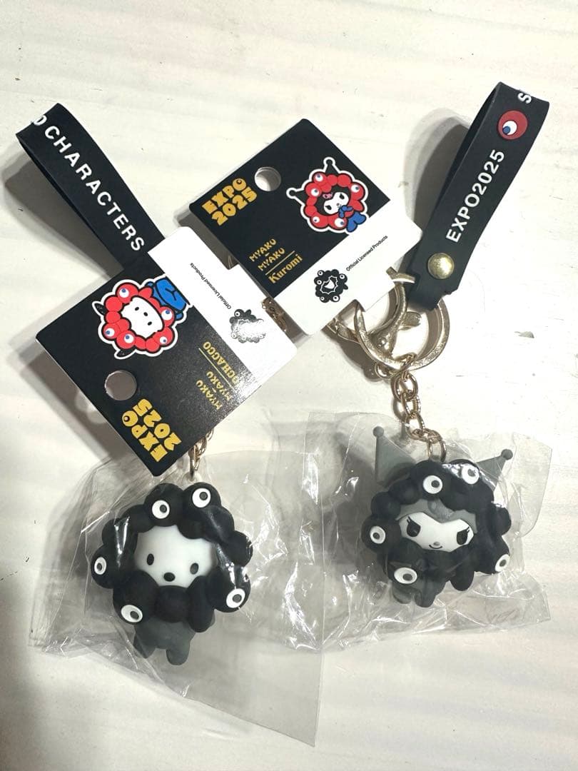 関西大阪万博 黒ミャクミャク サンリオ キーホルダー　ポチャコ　クロミ