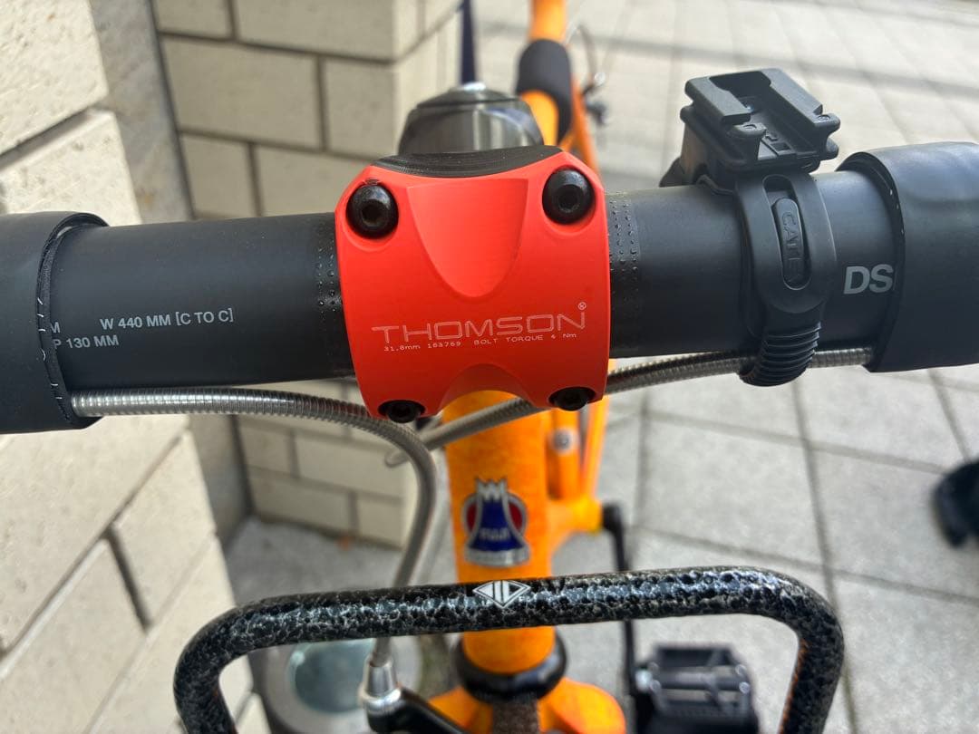 2025年モデルFUJI フェザーマッドオレンジ　カスタムピストバイク560mm