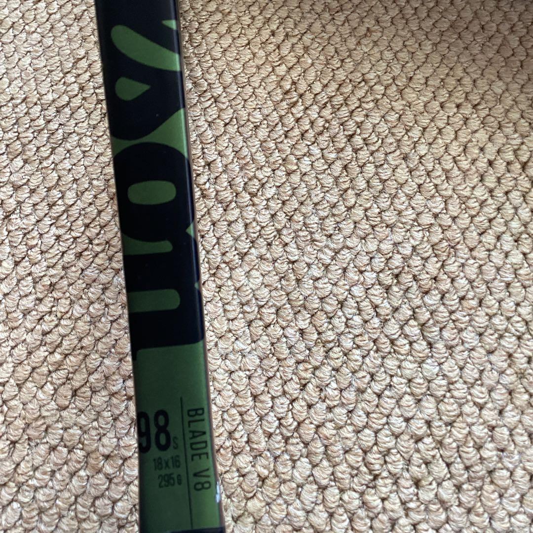 ウィルソンテニスラケット　BLADE V8