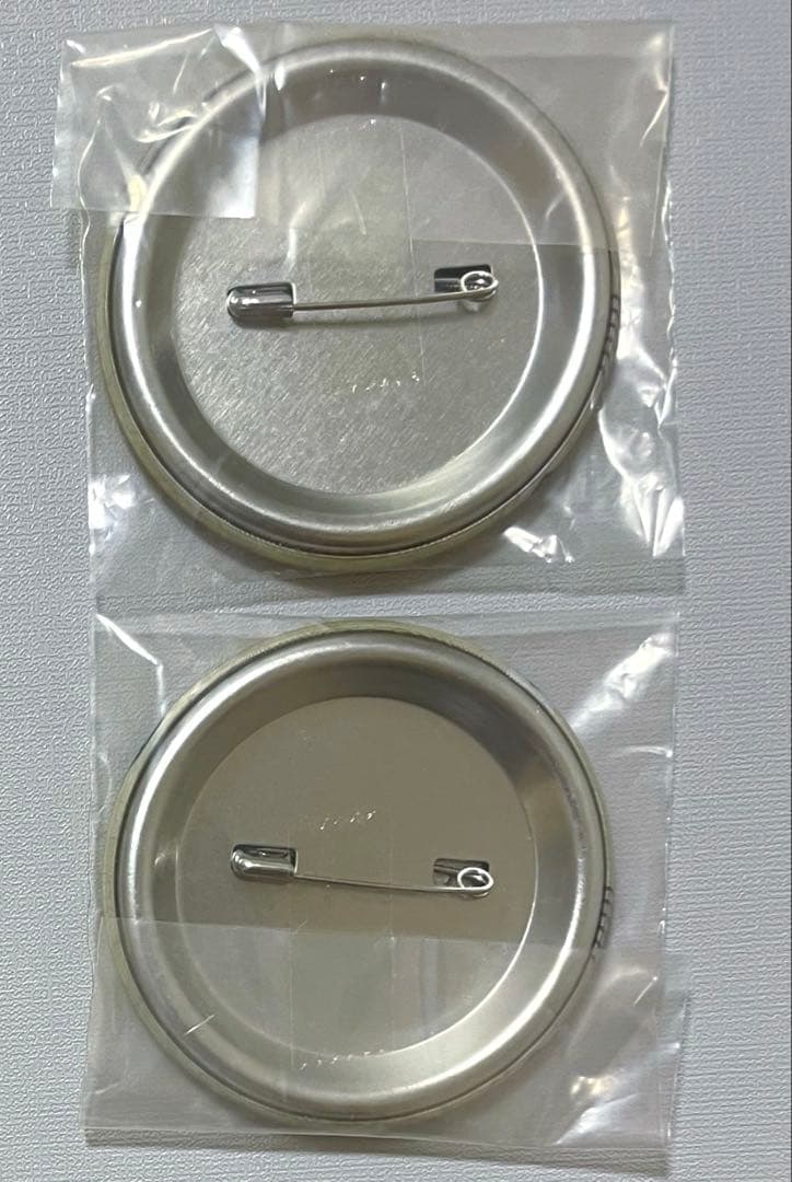 ヘタリア　アニメガ限定　チェンジング缶バッジ 日本だらけですよっ! 2個セット