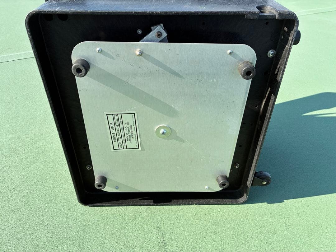 テニスチューター　テニス自動球出し機　2/8まで