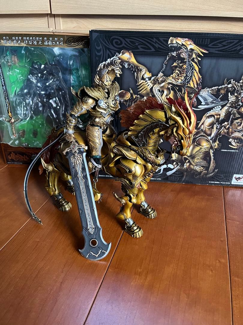 魔戒可動黄金騎士ガロ&魔導馬ゴウテンセット