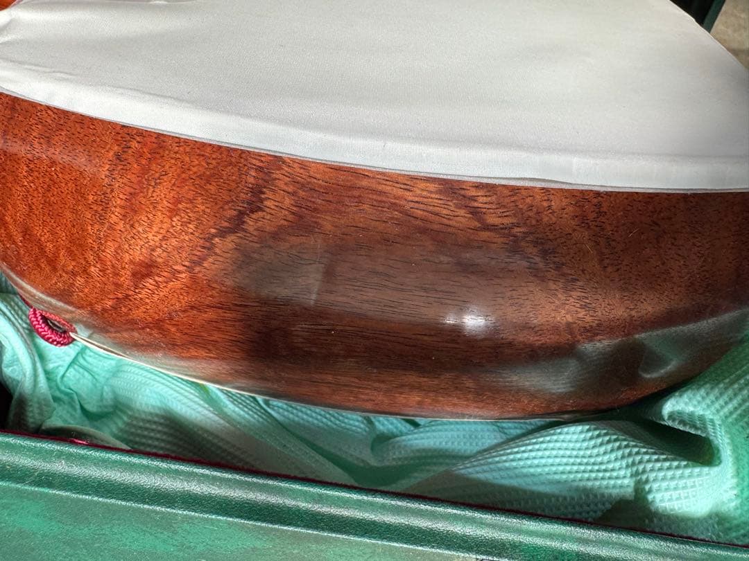 3-津軽三味線?　高級糸巻き 紅木？ハードケース&付属